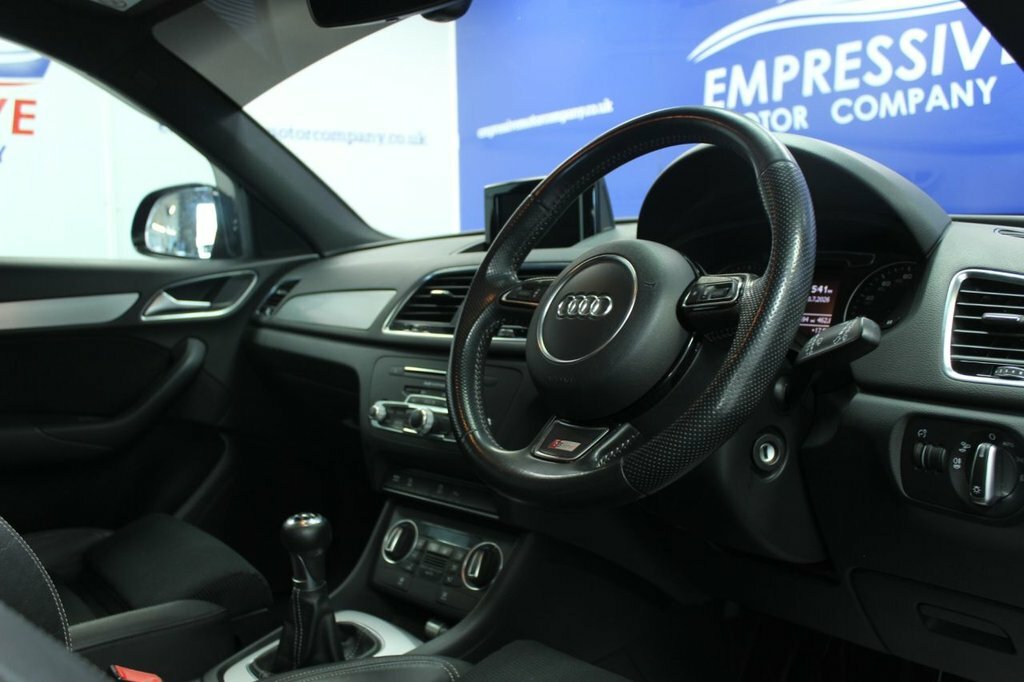 Audi Q3 2L S Line Edition Black #6