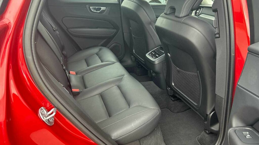 Volvo XC60 Plus, B4 Awd Mild Hybrid, Dark YJ72JHV Red #6