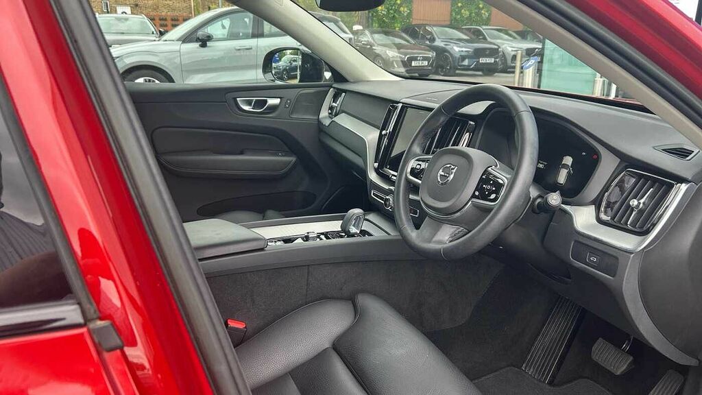Volvo XC60 Plus, B4 Awd Mild Hybrid, Dark YJ72JHV Red #4