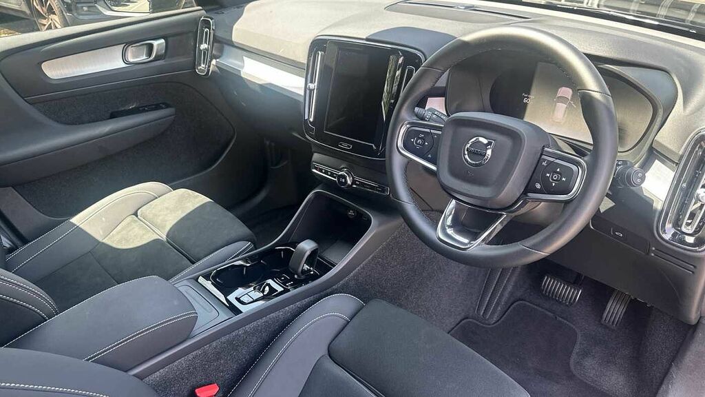 Volvo XC40 Black Edition Plus, B3 Mild Hybrid, MJ75HZZ Black #4