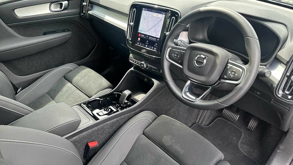 Volvo XC40 Black Edition Plus, B3 Mild Hybrid, MJ75JFZ Black #4