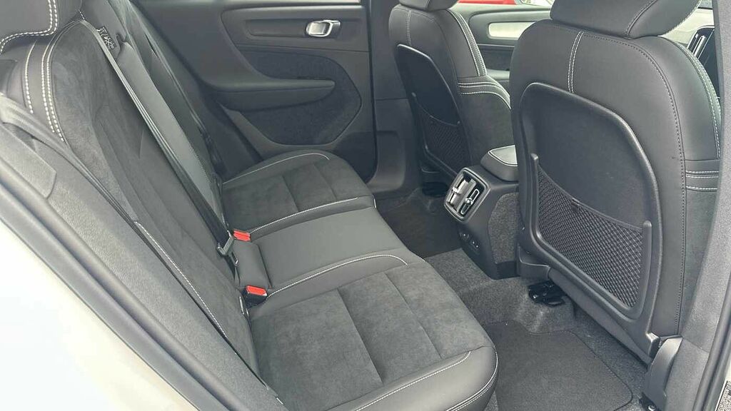 Volvo XC40 Black Edition Plus, B3 Mild Hybrid, MM75OVT White #6