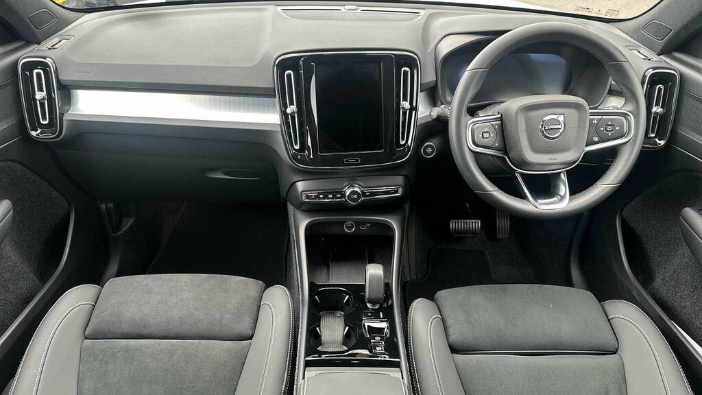Volvo XC40 Black Edition Plus, B3 Mild Hybrid, MM75OVT White #5