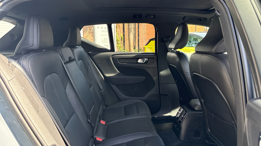 Volvo XC40 Recharge R-design Pro, T5 Plug-in Hybrid Grey #6