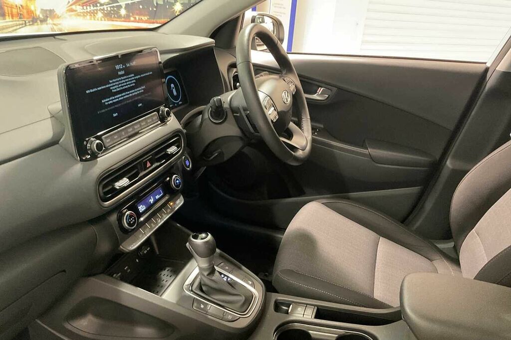 Hyundai Kona 1.6 Gdi Hybrid Premium Dct HG22CRK White #2
