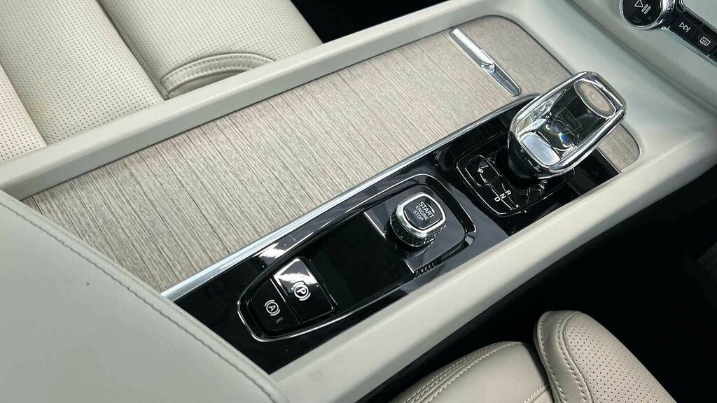 Volvo XC60 Ultimate Grey #25
