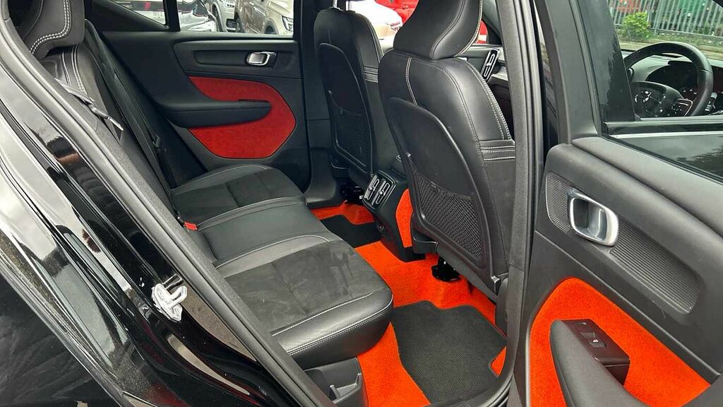 Volvo XC40 R-design, T3 Black #6