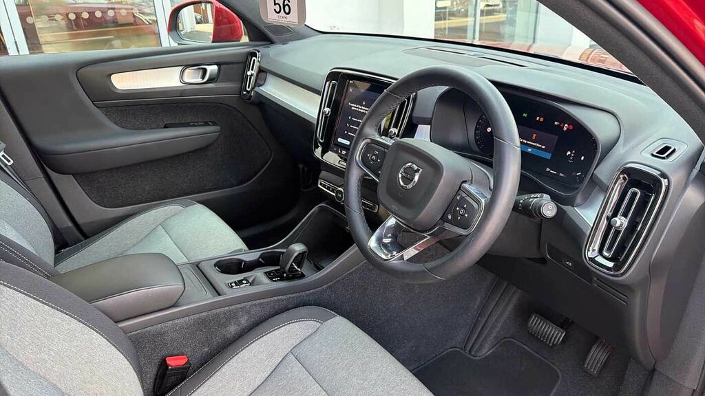 Volvo XC40 Core, B3 Mild Hybrid, RJ24HVO Red #4