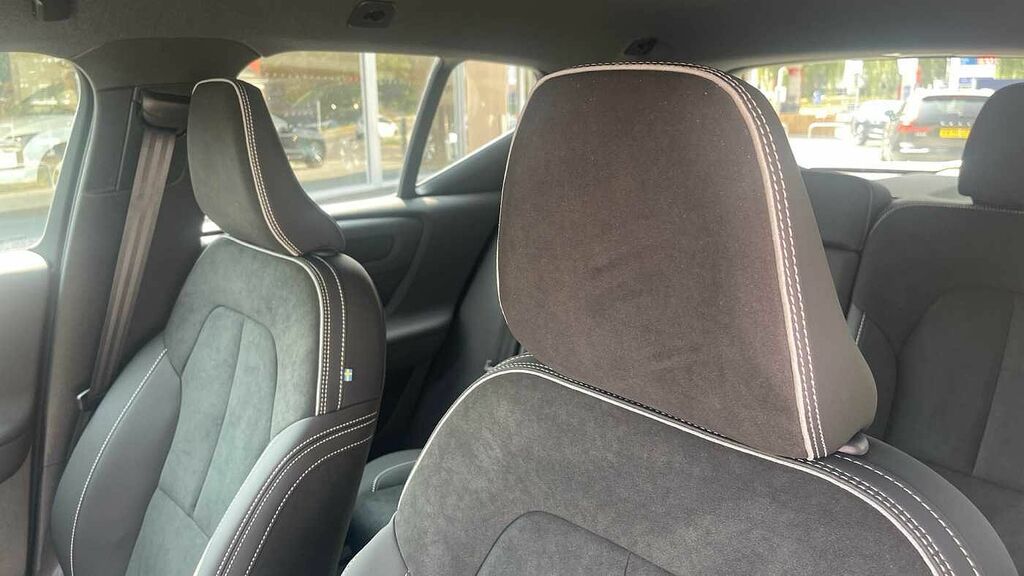 Volvo XC40 2.0 B3p Plus Black Edition Black #28