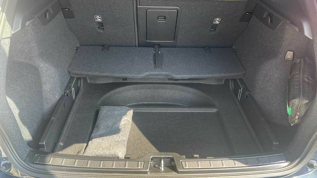 Volvo XC40 2.0 B3p Plus Black Edition Black #40