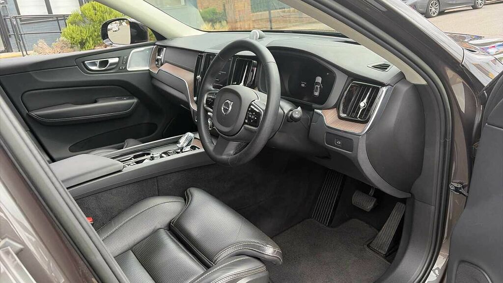 Volvo XC60 Ultimate, B5 Awd Mild Hybrid, Dark LK72TJO Grey #4