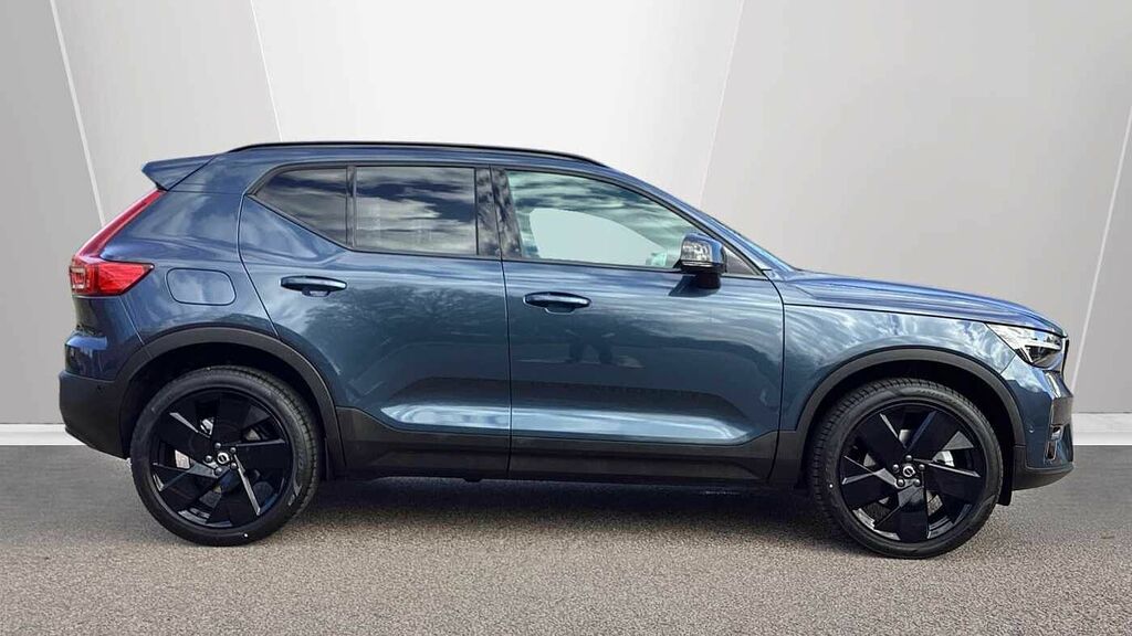 Volvo XC40 Black Edition Plus, B4 Mild Hybrid, LR26GCV Blue #3