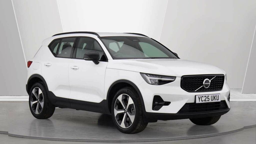 Volvo XC40 Plus, B3 Mild Hybrid, Dark White