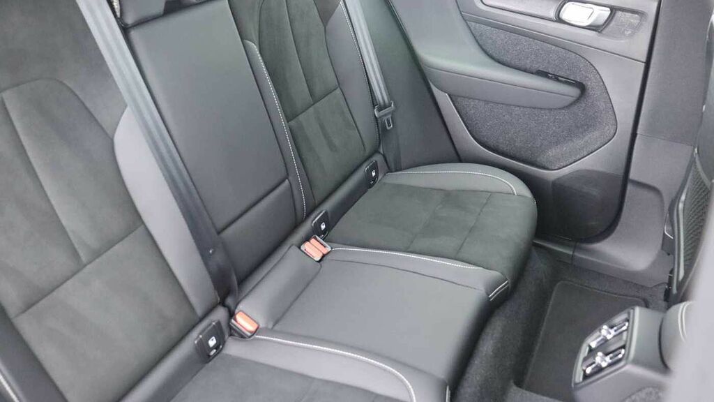 Volvo XC40 Plus, B3 Mild Hybrid, Dark YC25UKU White #6