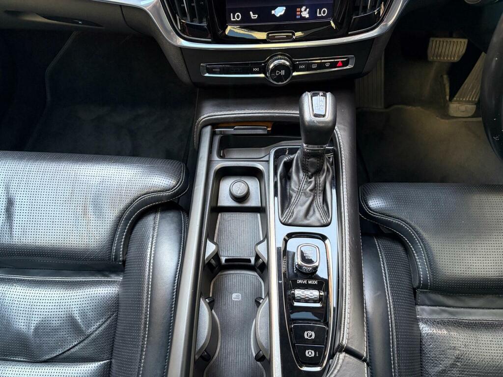 Volvo S90 D4 Momentum Silver #32