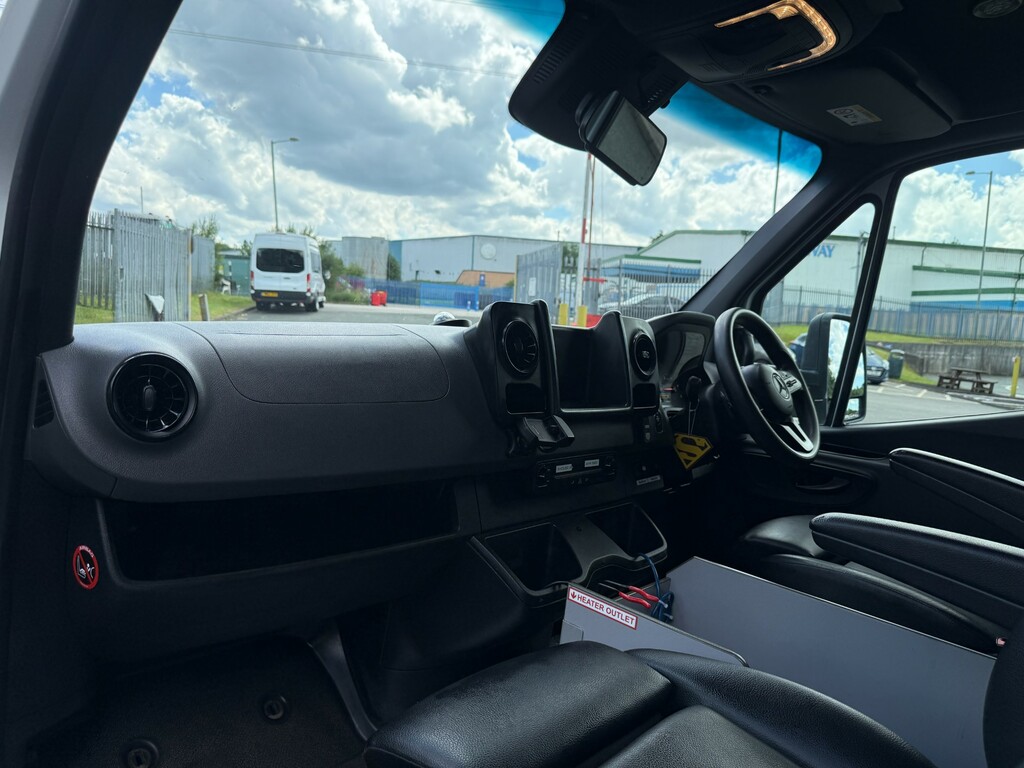 Mercedes-Benz Sprinter 2.1L Null Yellow #7