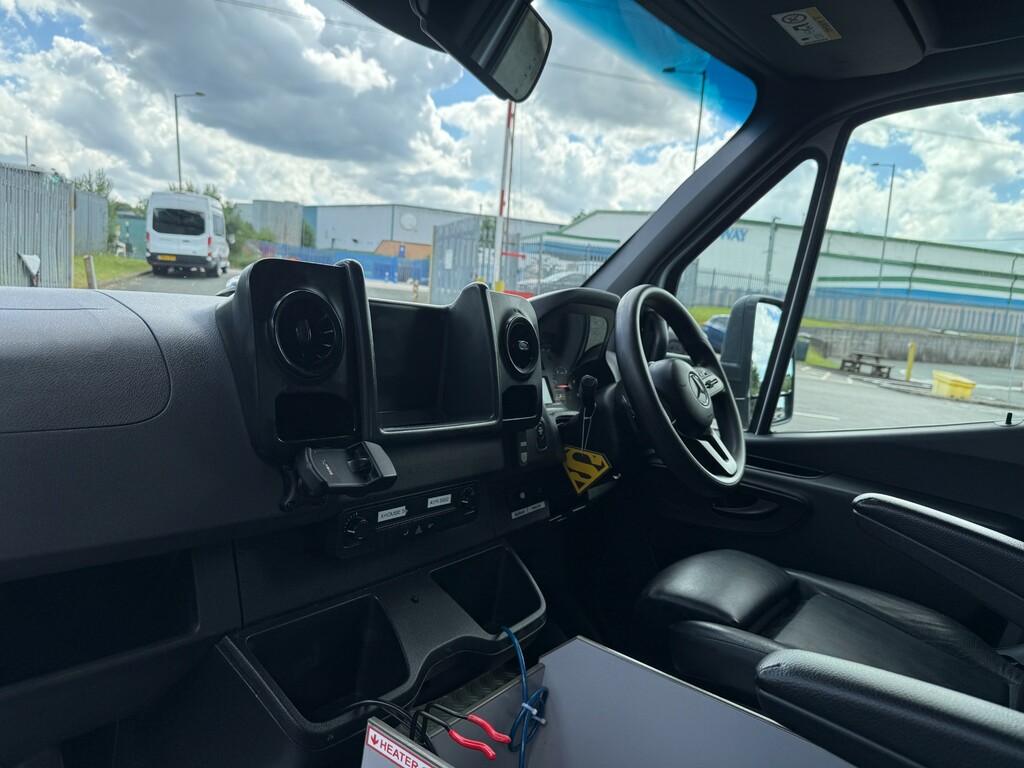 Mercedes-Benz Sprinter 2.1L Null Yellow #8
