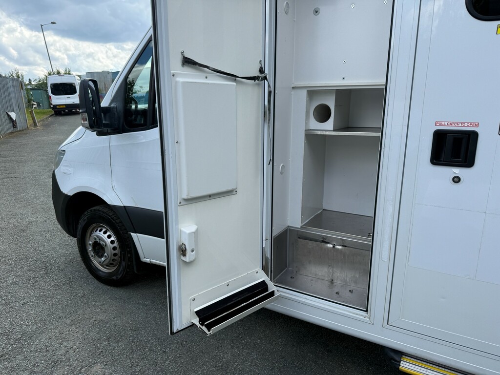 Mercedes-Benz Sprinter 2.1L Null Yellow #10
