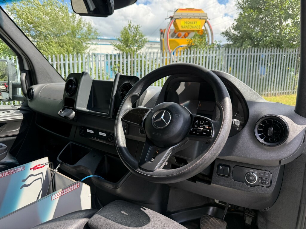 Mercedes-Benz Sprinter 2.1L Null Yellow #16