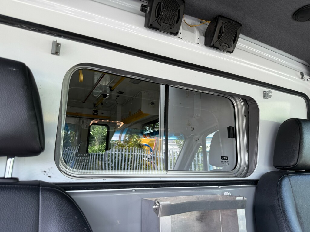 Mercedes-Benz Sprinter 2.1L Null Yellow #15