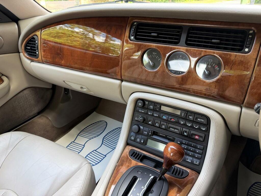 Jaguar XK8 4.0 Purple #14