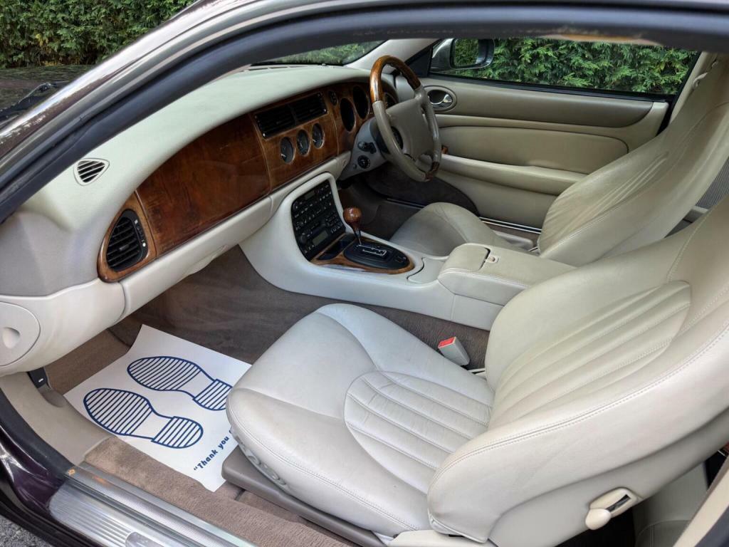 Jaguar XK8 4.0 Purple #23