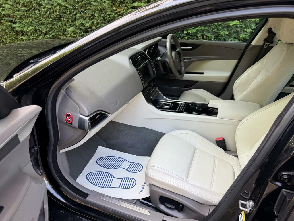 Jaguar XE 2.0 Gtdi Prestige Euro 6 Ss Black #2