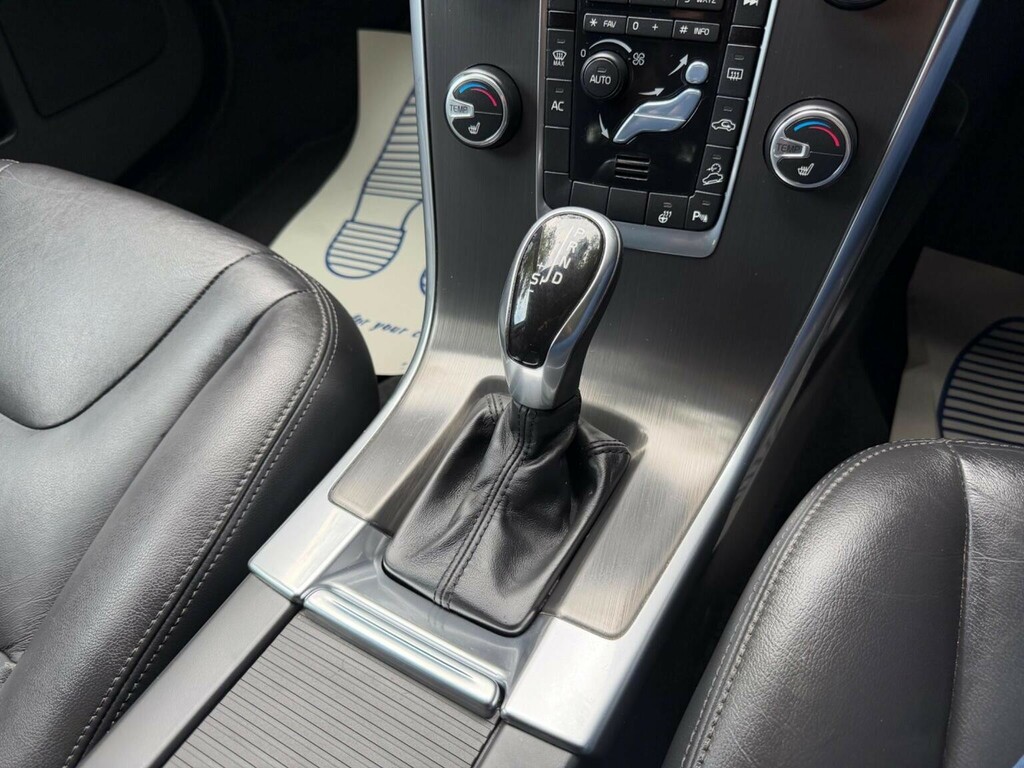Volvo XC60 2.4 D4 R-design Awd 161 Bhp Grey #16