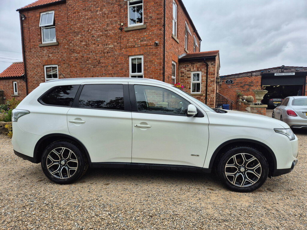 Mitsubishi Outlander 2.2 Di-d Gx3 4Wd Euro 5 Ss White #2