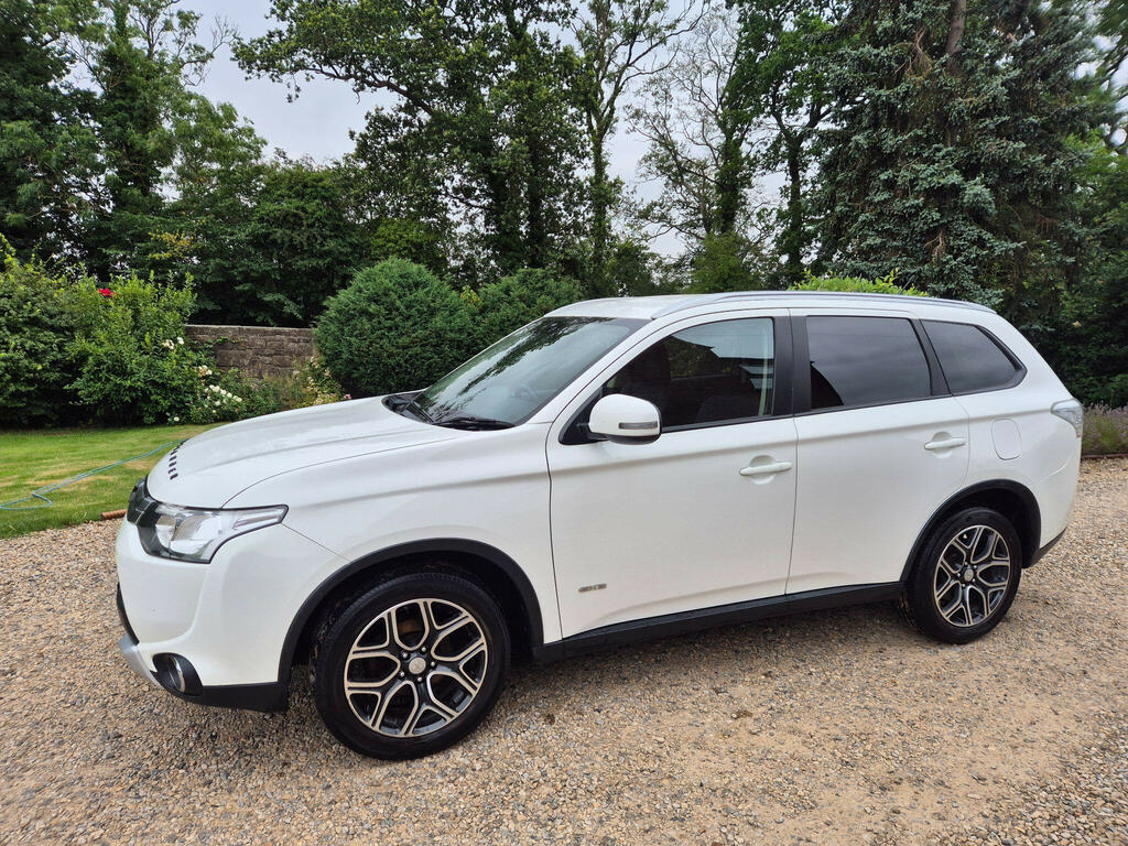 Mitsubishi Outlander 2.2 Di-d Gx3 4Wd Euro 5 Ss White