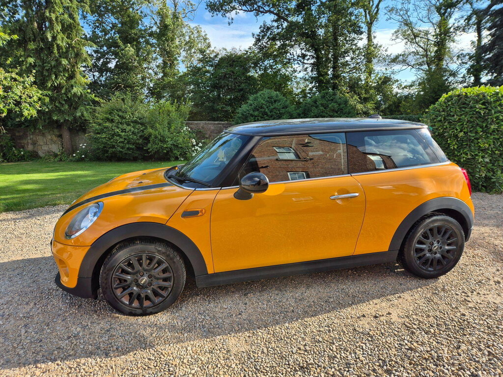 Mini Hatch 1.5 Cooper D Euro 6 Ss HY15LYP Orange