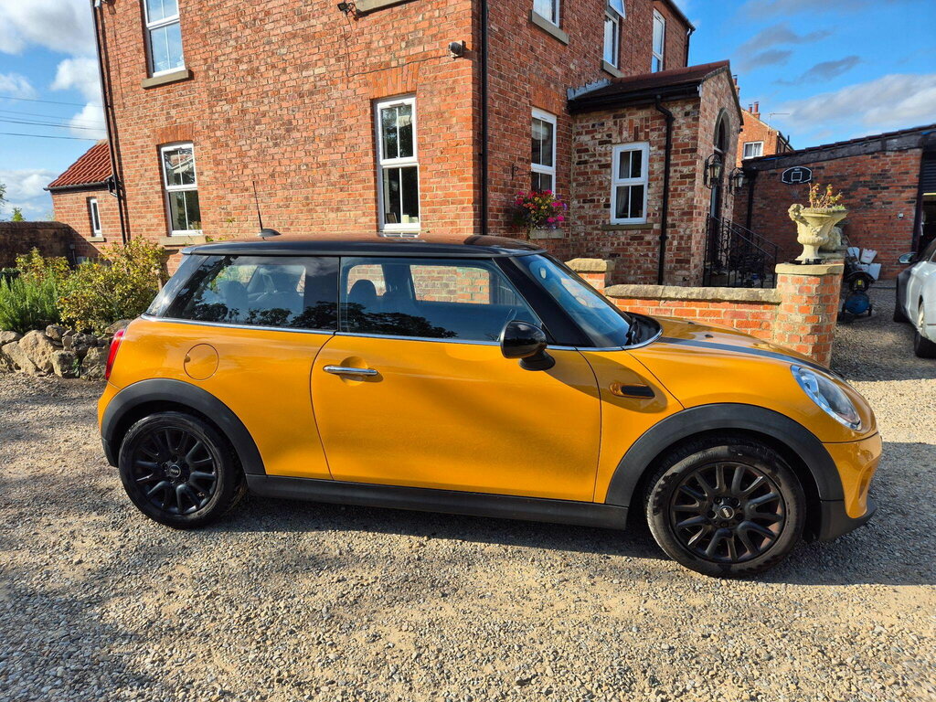 Mini Hatch 1.5 Cooper D Euro 6 Ss HY15LYP Orange #2