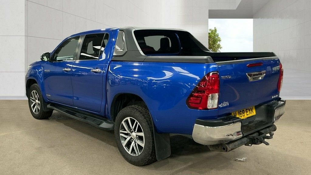 Toyota HILUX 2.4L Invincible Blue #2