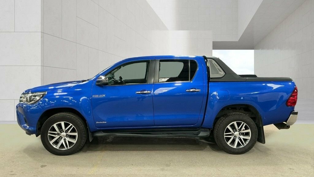 Toyota HILUX 2.4L Invincible Blue #5