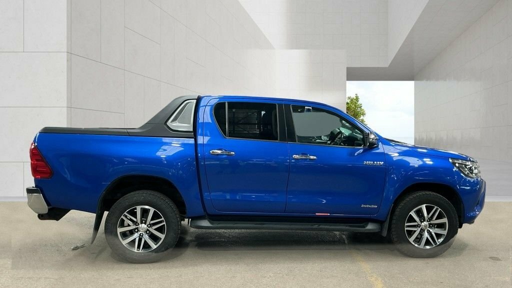 Toyota HILUX 2.4L Invincible Blue #4
