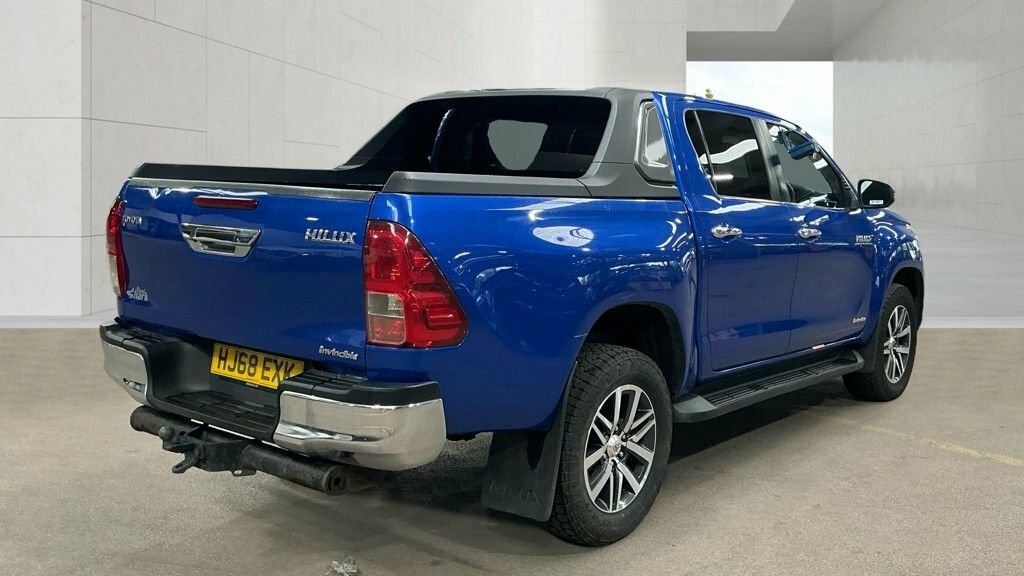 Toyota HILUX 2.4L Invincible Blue #3