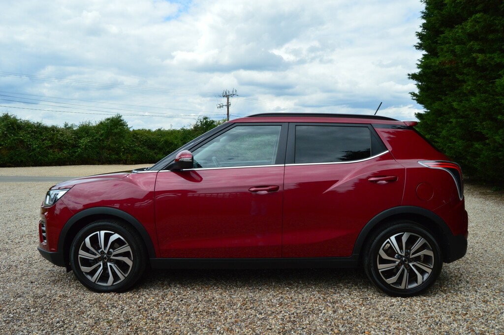 SsangYong Tivoli Suv 1.5 P Ultimate Nav 202323 Red #5