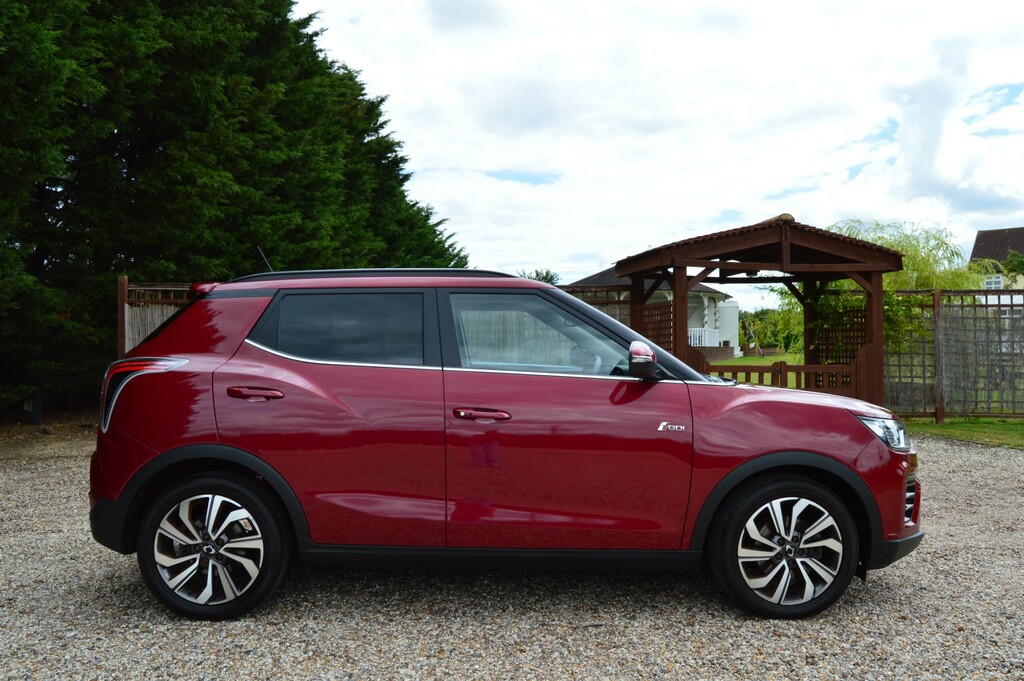 SsangYong Tivoli Suv 1.5 P Ultimate Nav 202323 Red #4