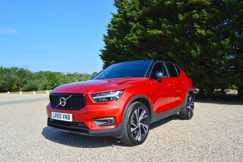 Volvo XC40 2.0 R-design Pro T4 LR69VNB Red #2