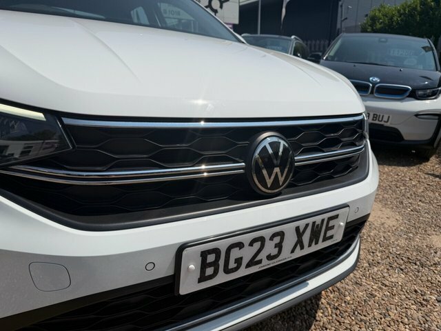 Volkswagen Taigo Tsi Life Suv White #3