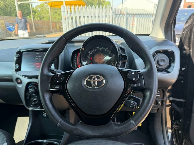 Toyota Aygo Aygo X Limited Edition Vvt-i Green #21