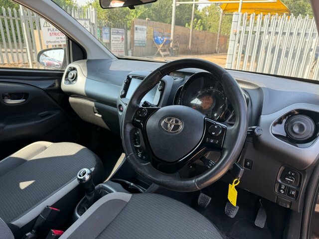 Toyota Aygo Aygo X Limited Edition Vvt-i Green #14