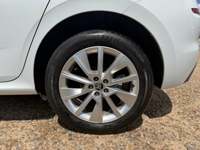 Skoda Kamiq Tsi Se Suv White #6