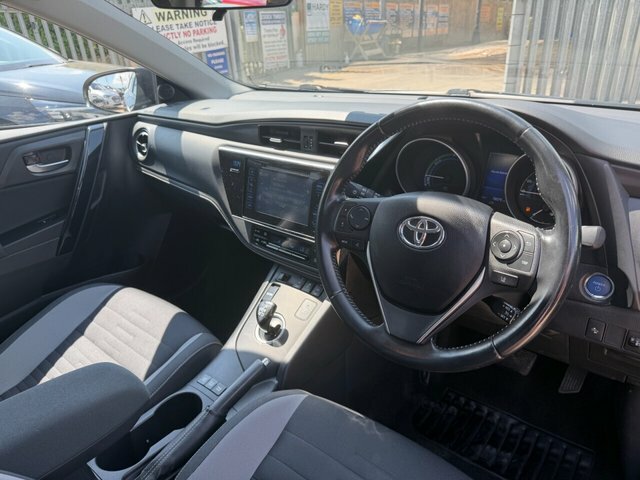 Toyota Auris Auris Active D-4d White #23