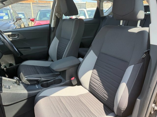 Toyota Auris Auris Active D-4d White #14