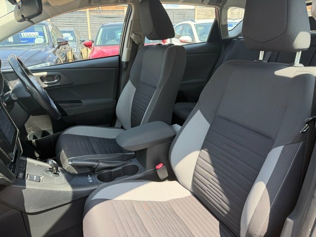 Toyota Auris Auris Active D-4d White #17