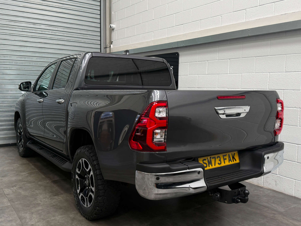 Toyota HILUX Panel Van 2.4 D-4d Active 202424 White #8