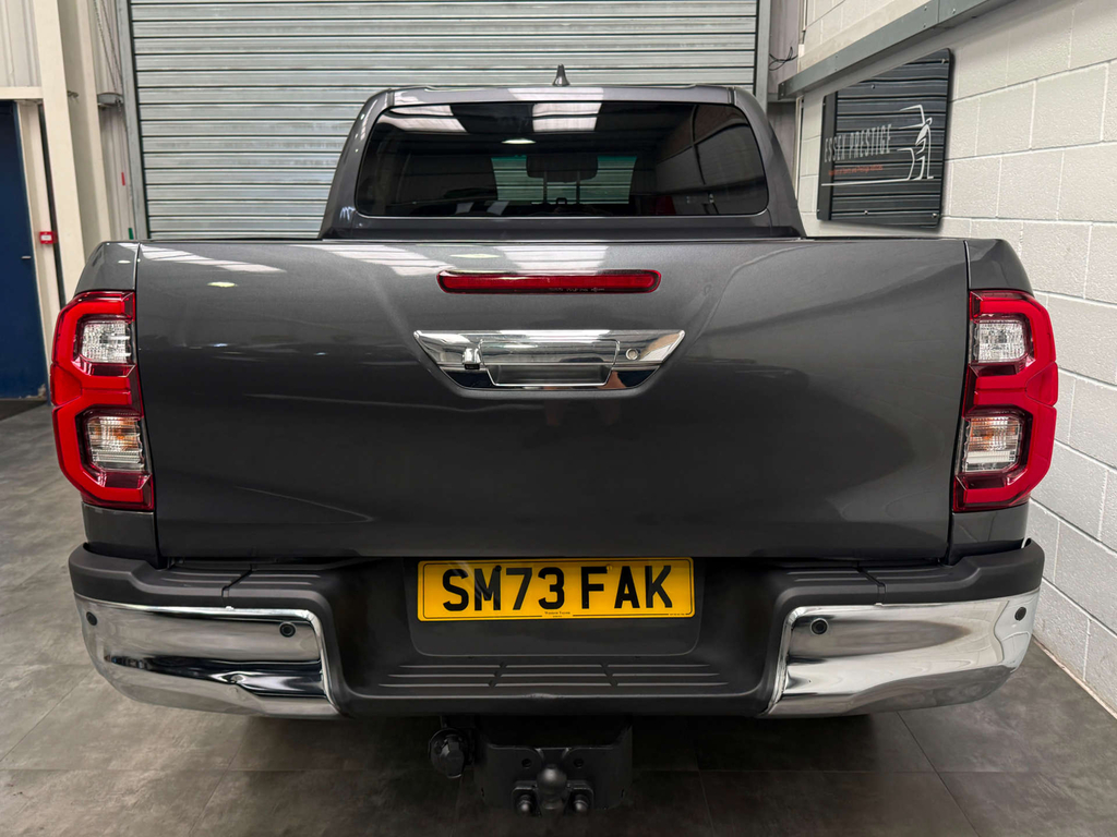 Toyota HILUX Panel Van 2.4 D-4d Active 202424 White #7
