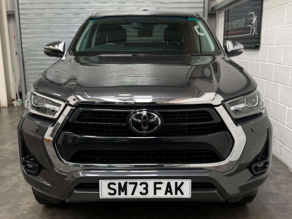 Toyota HILUX Pickup #2