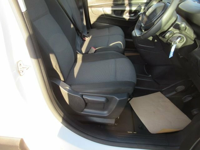 Peugeot Partner 1.5L Professional Premium White #2